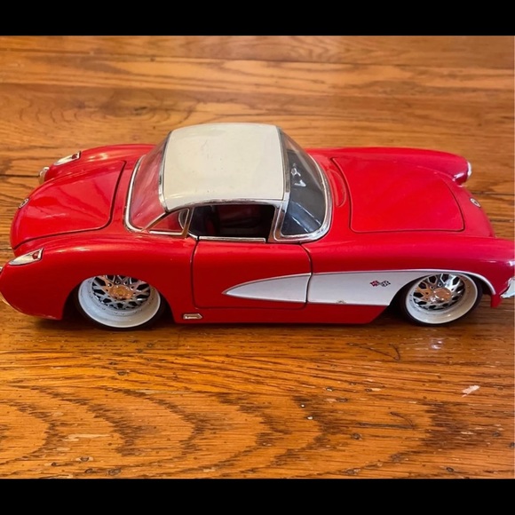 Jada Big Time Muscle Red 1957 Chevy Corvette - Picture 4 of 12